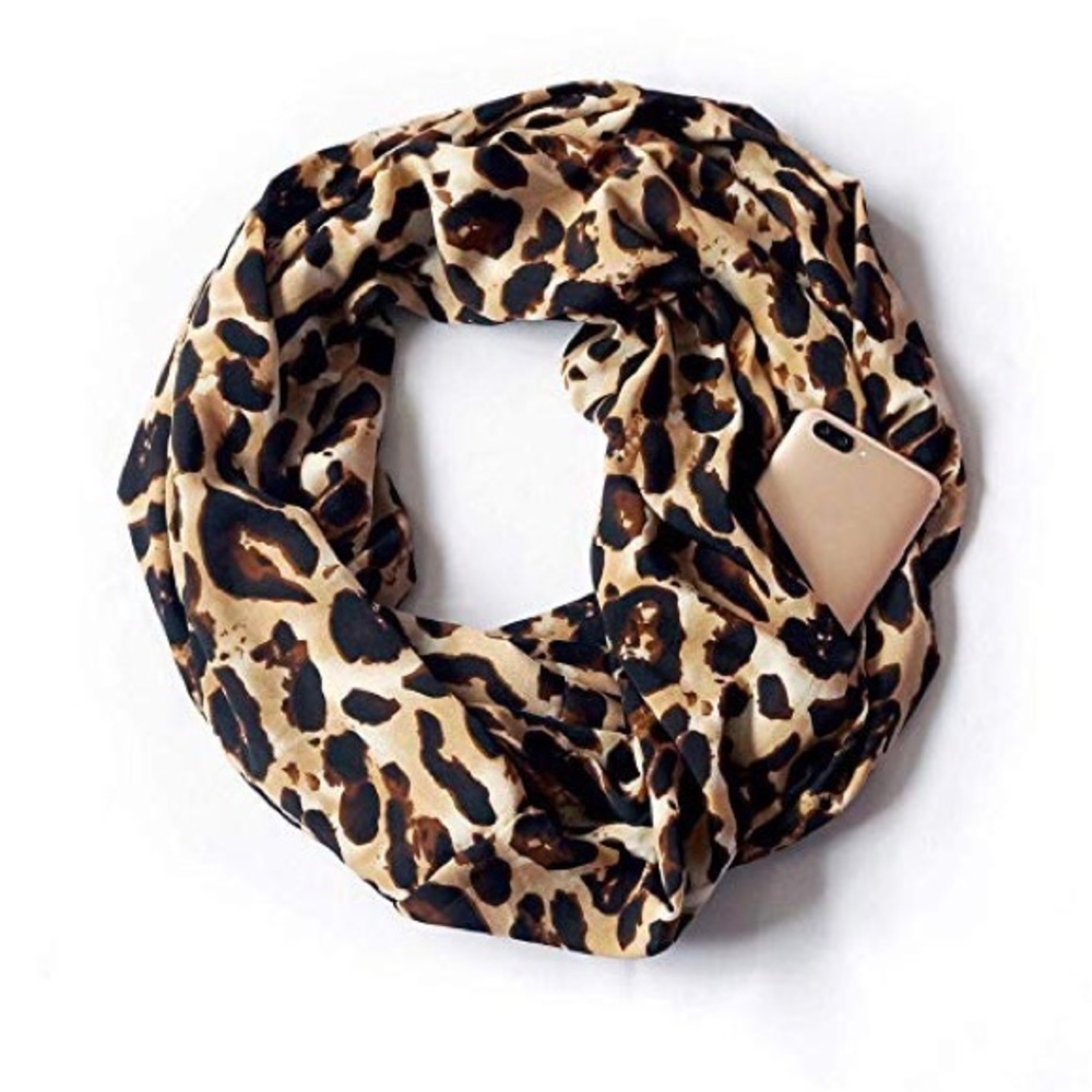 ✨Leopard print travel infinity scarf with zipper